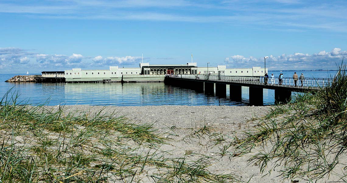 Salta dopp i Limhamns Sjöstad Ribersborgs Kallbadhus nedanför stranden.