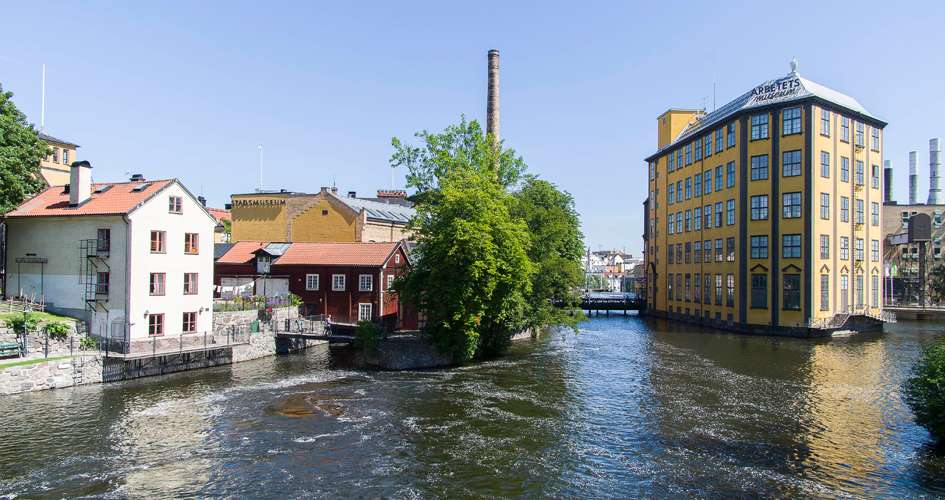 Det gamla industrilandskapet inspirerar akitektur. Bostadsrätterna och kvarteret Färgeriet är inspirerade av det gamla industrilandskapet som fanns på stans storhetstid.