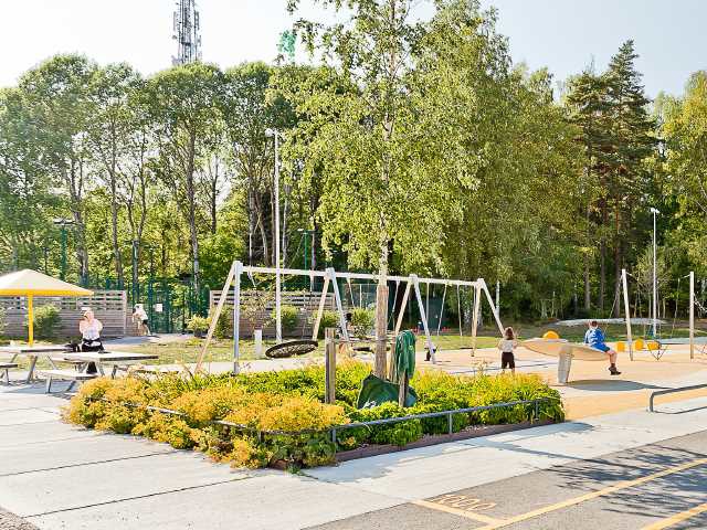 Bostadsrätter i Rosendals Port är nära Solvallsparken. En kort promenad från din bostadsrätt i Rosendals Port hittar du nya Solvallsparken.